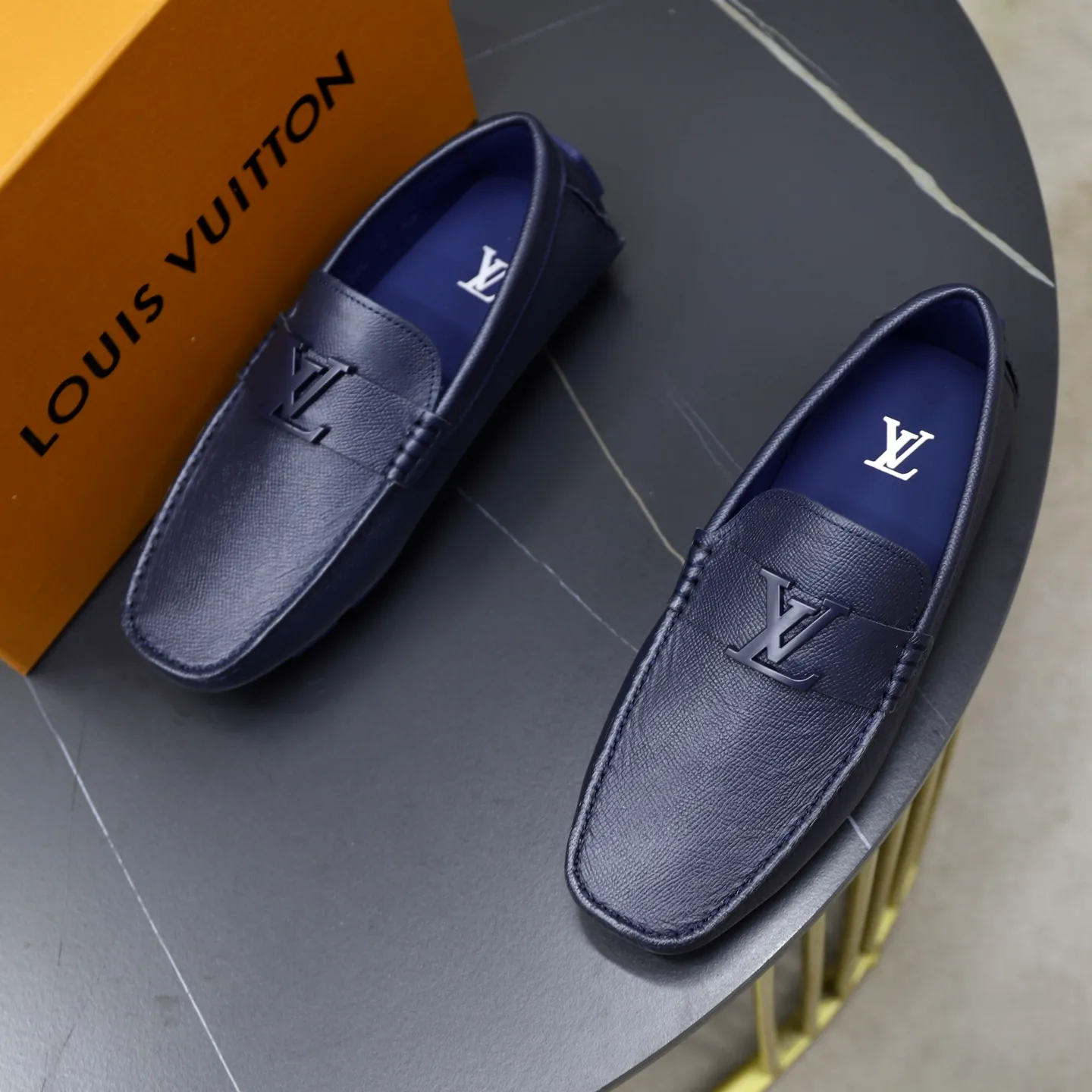 Ex-factory price: 480💰【LV】Louis Vuitton ⚠️High-end men’s driving and pedal series ⚠️38-44 (customized for 45) ⚠️All original cowhide leather! Thick and soft! Made entirely of calfskin lining! Rubber sheet anti-slip beanie sole! Three-dimensional package technology! Fashionable and classic! Handicrafts! Original high quality! Feel free to compare!